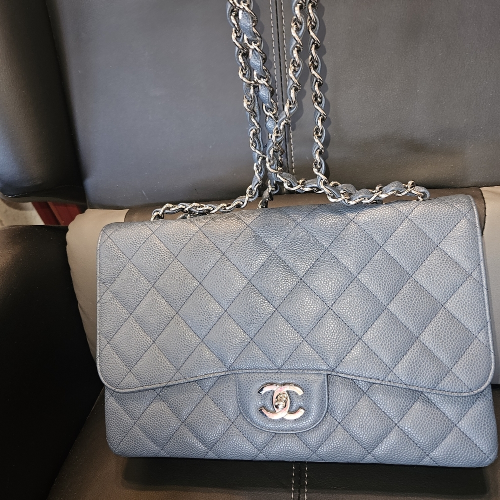 Authentic Chanel Classic Jumbo